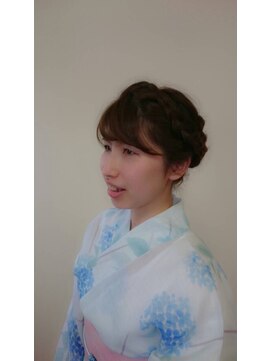 美容室プラザ 王寺店 綿菓子みたいなふんわりシニヨン