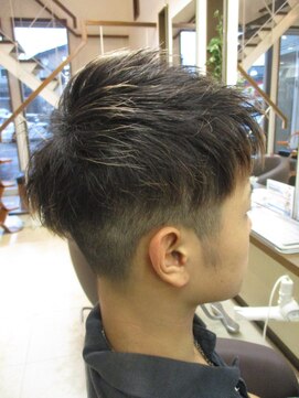 コアフィールフィス(COIFFURE fils) 《見附・新町》毛先ハイライトショート