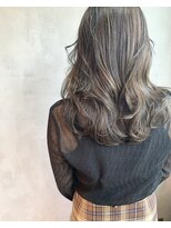 キチ(kichi.)&nbsp;[kichi.] ハイライト×オリーブグレージュ