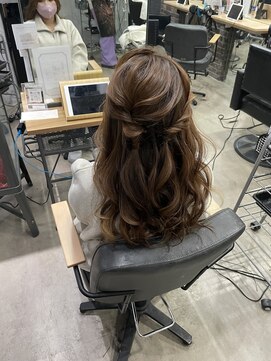 ヘアビューティースタジオ ラルガ(Hair beauty studio Raruga) ハーフアップ