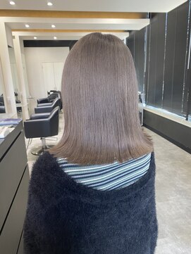 エイチ(H) グレージュカラー