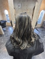 アンフィ 新杉田(Anphi)&nbsp;外人風ハイライトカラー