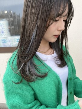 メロウ(mellow) レイヤーカット×インナーカラー×ホワイトシルバー