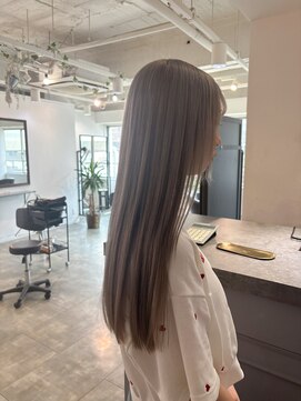 イリ 梅田(ili) シルバーグレージュ
