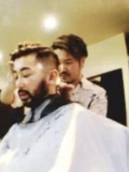 －理容室×美容室...”Jenuse”－お客様の髪質や輪郭などの特徴に合わせ、お似合いのスタイルをご提案◎