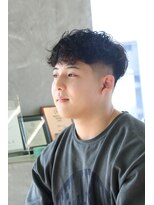 にもう&nbsp;スペインカール/スキンフェード/メンズパーマヘア