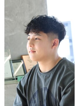 にもう スペインカール/スキンフェード/メンズパーマヘア