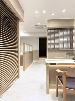 ラベスト キョウト 京都 四条烏丸店(LOVEST KYOTO)の写真/【四条烏丸/髪質改善】半個室だからこそ叶う、大人女性のための上質なひととき。心からの“癒し”を…。