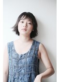 外ハネ×ショートバングのスイングボブ