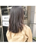 デフィー(DEFY)&nbsp;セミロングのベージュカラースタイル