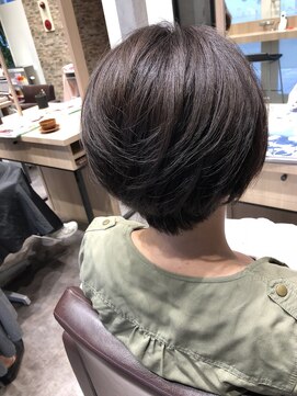ビースリー ロア シンプルボブ[横浜 ビースリー スタイル]