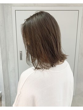 ヨーク(YOKE) 【 YOKE 】ミルクティーベージュ 切りっぱなしロブ 大人かわいい