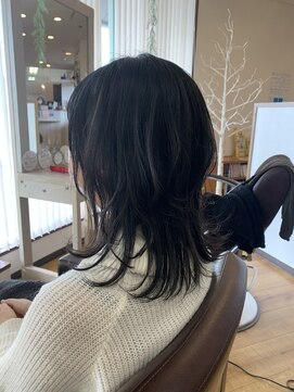 ジッカジッカ(Jicca Zicca) 黒髪でも軽く見えるレイヤースタイル