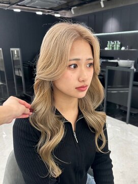 シイム(CYM) ハイトーンカラー/ブロンドベージュ/レイヤーロング