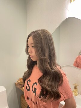 ウタリ(utari) 透明感ヘーゼルグレージュ【難波 桜川/ケアブリーチ】