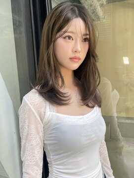 トイ(TOI) ミディアムレイヤーカット/オリーブベージュ