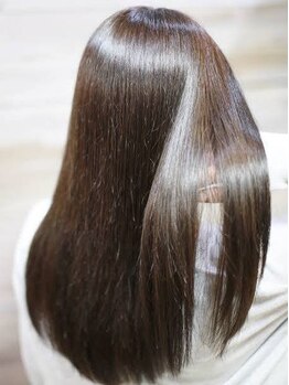 年齢を重ね変化する大人髪の悩みに、理想に寄り添うカウンセリングと丁寧な施術でエイジレスな優秀ヘアに♪