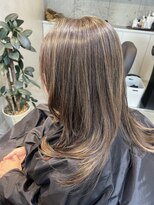 プラスシー(+C)&nbsp;ハイライトを積み重ねて透明感ウォームベージュ/福岡ハイライト