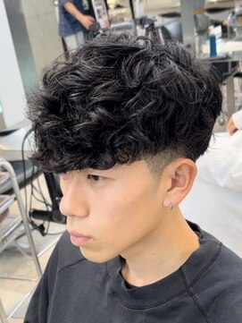 フィフスパーク(fifth PARK) 渋谷スペインカールラルフカール刈り上げ高めツーブロックメンズ