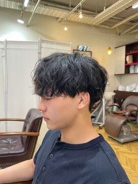 レボルトヘアー(R EVOLUT hair) MEN’S HAIR/サーフカール/刈り上げセンターパート/柏駅
