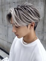 イル(iLe.)&nbsp;MEN’S HAIR/サーフカール/刈り上げセンターパート/ブリーチ