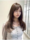 <ゲスト>たっぷりレイヤー、毛先の軽やかなレイヤーロング