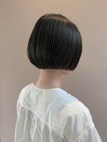 オクユキ(OKUYUKI)&nbsp;暗めでも透け感のあるコンパクトボブ