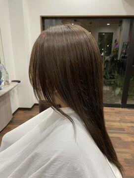 ウジュヘアー(UZU hair) 韓国風レイヤーカットとアデクシーカラー