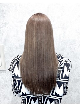 デミヘアー(Demi hair) 透明感抜群シルバーベージュカラー×ストレートヘア