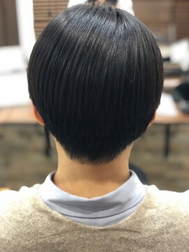 ハサミバイアトリエナガノ 千葉(8sami by atelier nagano) ショートボブ/センターパート/ツヤ髪/グラデーション/イヤリング