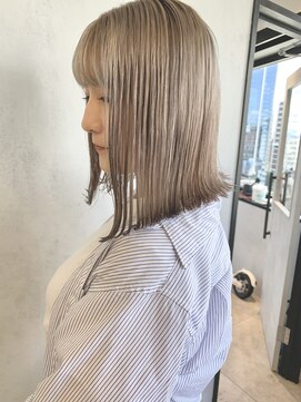 イリ 心斎橋(ili) くすみベージュ