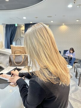 エアー 青山(AIR) ハイトーンカラーブロンドベージュブリーチカラー