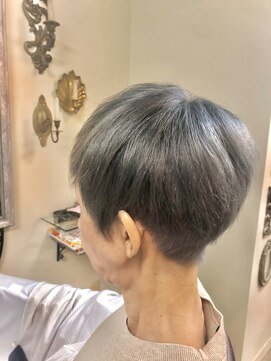 ヘアー ラウンジ アート(HAIR LOUNGE ART) シルバーヘア