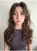 外国人風の自然なクセのようなグランジパーマがオシャレです