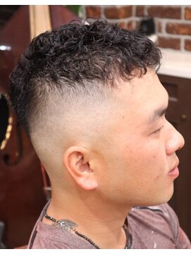 アクセプトザワールドバーバー(Accept the world barber) アイロンパーマ×スキンフェード