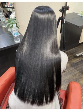 ヨンセンチメートルヒロサカ(4cm HIROSAKA) 黒髪ロング