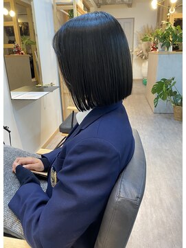 艶々切りっぱなしボブ