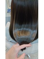 ジーナ 銀座(Zina) 黒髪エアリーミディホワイトアッシュショートパーマ