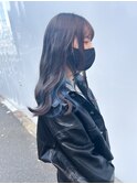 インナーカラー　ブルー　波ウェーブ　ヘアスタイル