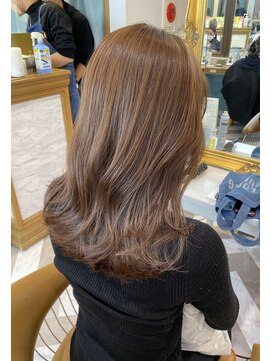 ロンドアベニール 北千住(Lond avenir) ミディアムレイヤー マロンベージュ 西田大樹