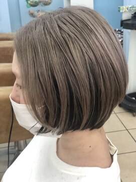 シャルティア(SHALLTIA) 大人ショート/透明感/アッシュカラー/ベージュカラー/グレージュ