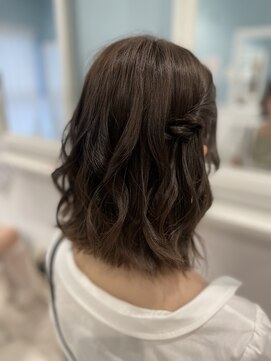 ホワイト 東京新宿店(White) ボブでも!ねじりハーフツイン