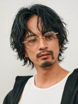 フィフス(fifth)&nbsp;原宿ツイストスパイラルパーマセンターパートウルフヘア黒髪30代