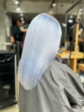 イル(iLe.) ブリーチ/クラゲヘアー/小顔/レイヤーカット/オリーブグレー