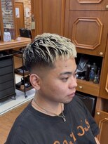 ミリオンバックス 神田店(Million Bucks) 金髪クロップ/スキンフェード/メンズ
