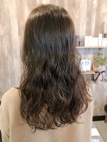 アルム(hair salon Alum)&nbsp;『ふんわりカジュアルパーマ☆　ウェット質感でカジュアルに！』