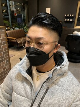 スリーマンズバーバークラブ(THREEMAN'S BARBER CLUB) ツーブロック　サイドパート　フェード