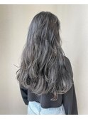 筋感のある細めハイライト外国人風オフィスで浮かないハイライト
