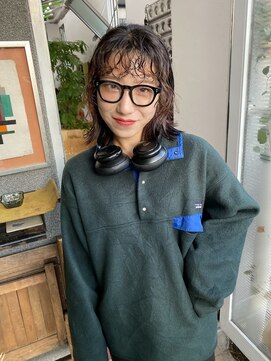 キュエ(qiie) 斜めバング/デザインカラー/グレージュカラー/シルキーベージュ