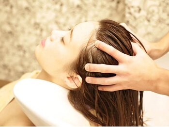 ルシード スタイル レクラ 栄生店(L'UCIDO STYLE L'eclat)の写真/【栄生駅30秒/P有】極上ヘッドスパで頭皮の凝りもスッキリ!忙しい日々の中で、疲れた身体にご褒美を…*